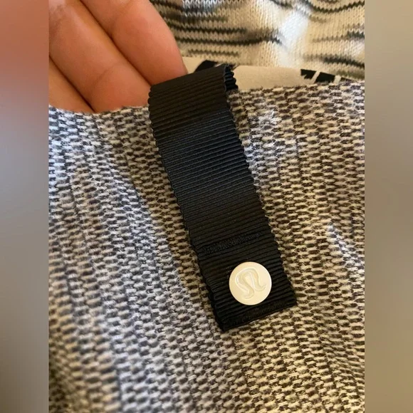 Lululemon - infinity scarf - Picture 3 of 3